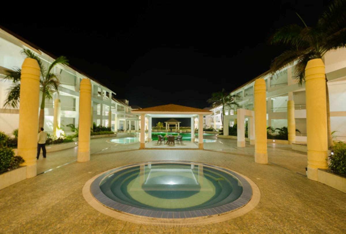 Empires Hotel Purî Extérieur photo