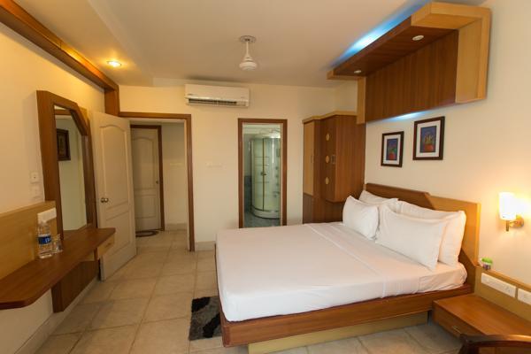 Empires Hotel Purî Extérieur photo