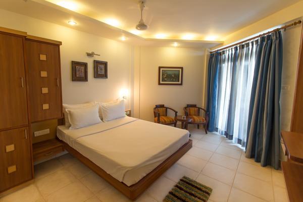 Empires Hotel Purî Extérieur photo