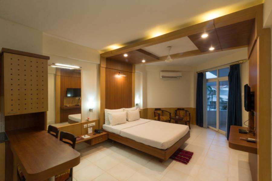 Empires Hotel Purî Extérieur photo