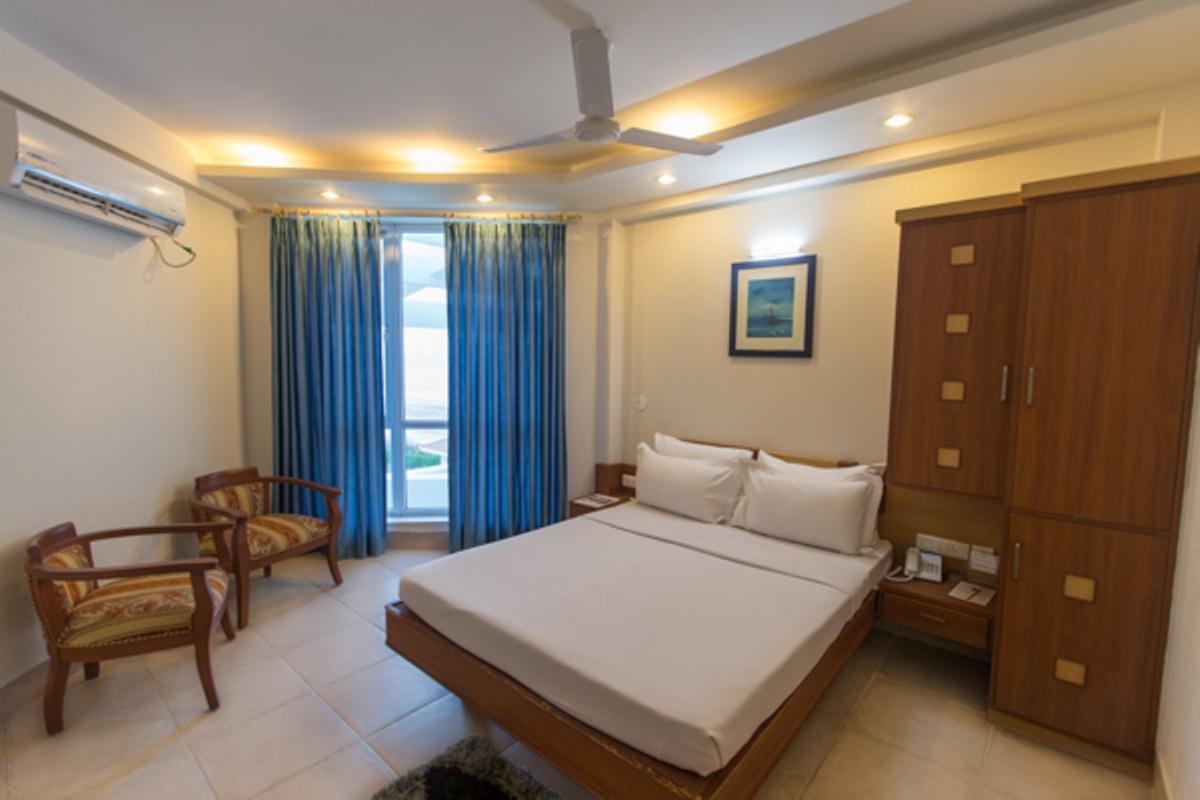 Empires Hotel Purî Extérieur photo