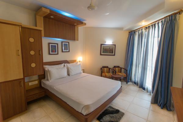 Empires Hotel Purî Extérieur photo