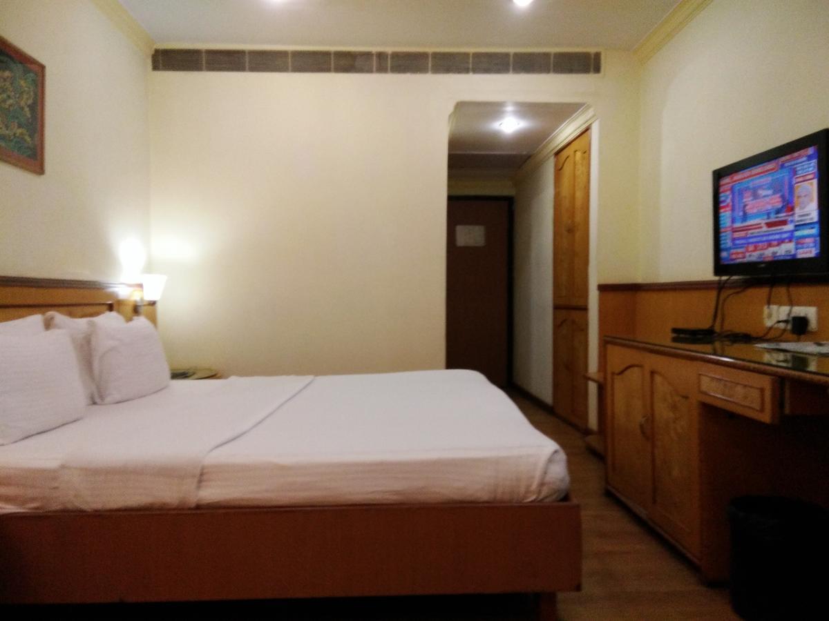 Empires Hotel Purî Extérieur photo